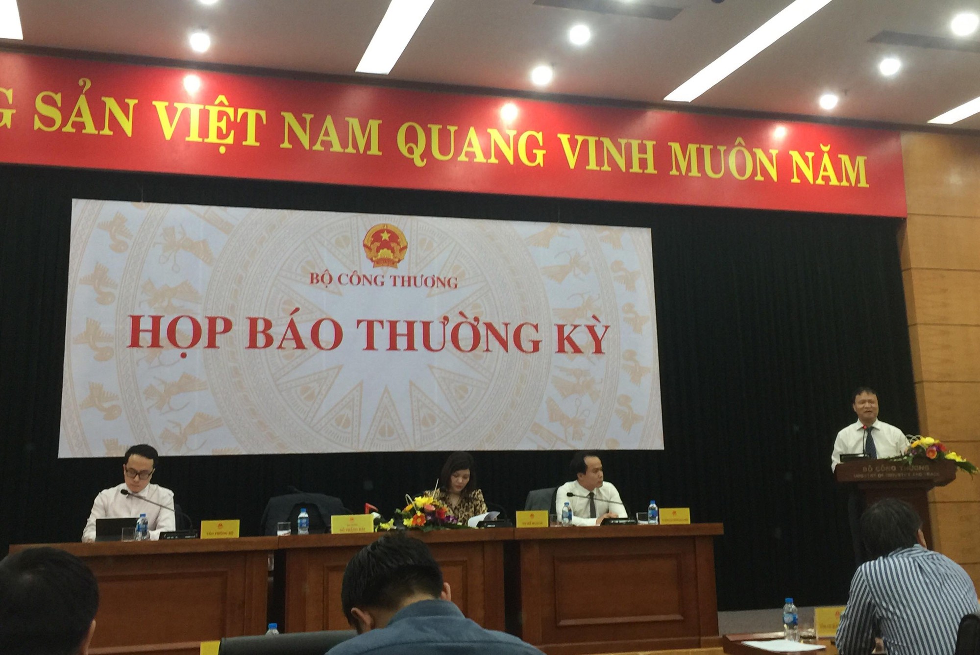 3 cán bộ bị kỷ luật vụ xe biển xanh đón người nhà Bộ trưởng Trần Tuấn Anh là ai?