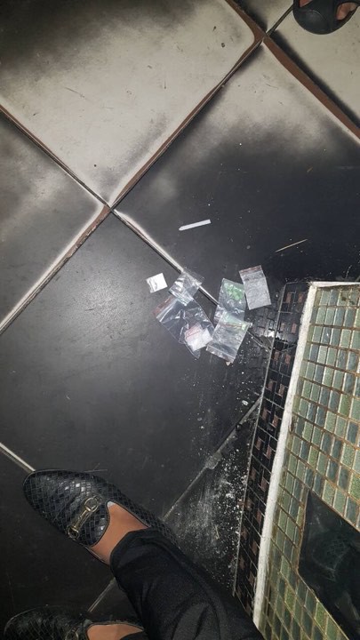 Gần 150 người nghi sử dụng ma t&uacute;y trong qu&aacute;n bar ở quận 5 - Ảnh 2.