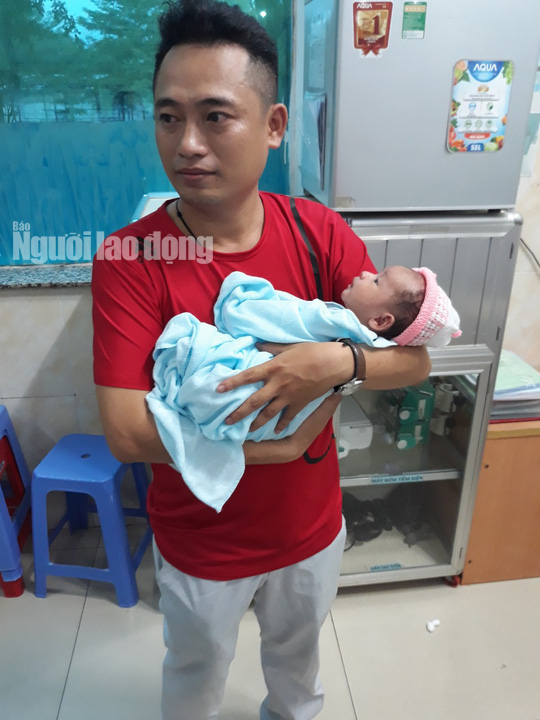 Ph&aacute;t hiện b&eacute; trai sơ sinh bị bỏ ngo&agrave;i nghĩa địa - Ảnh 1.