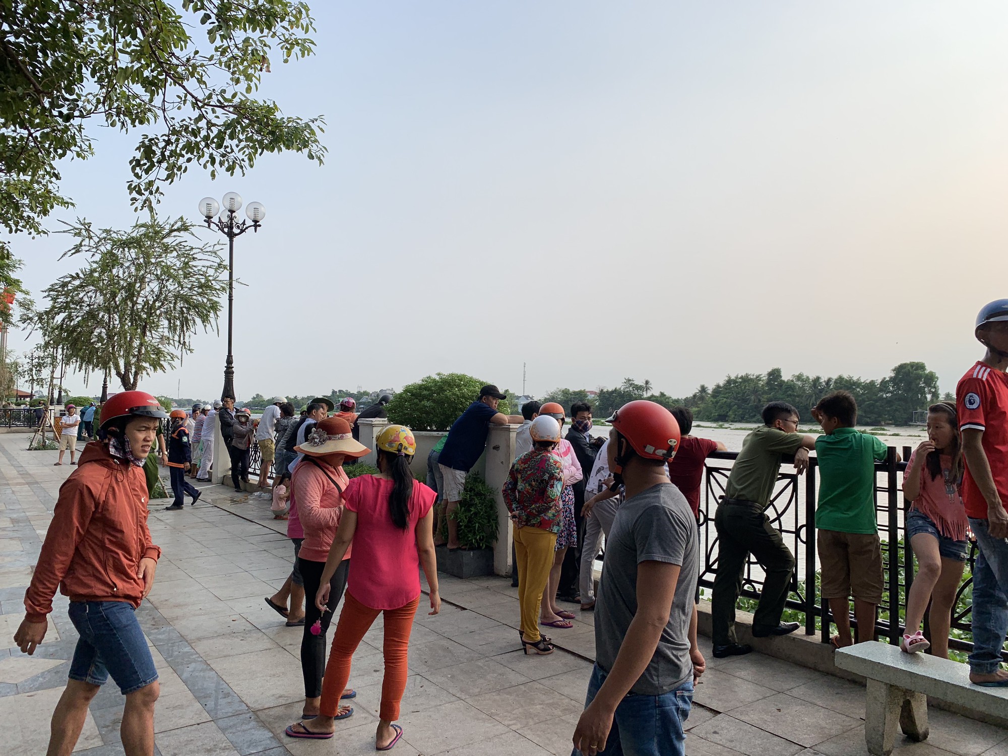 Bơi ra s&ocirc;ng S&agrave;i G&ograve;n kiếm mồi nhậu, một thanh ni&ecirc;n mất t&iacute;ch - Ảnh 2.