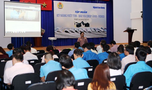 Tập huấn kỹ năng viết tin, bài cho cán bộ Công đoàn