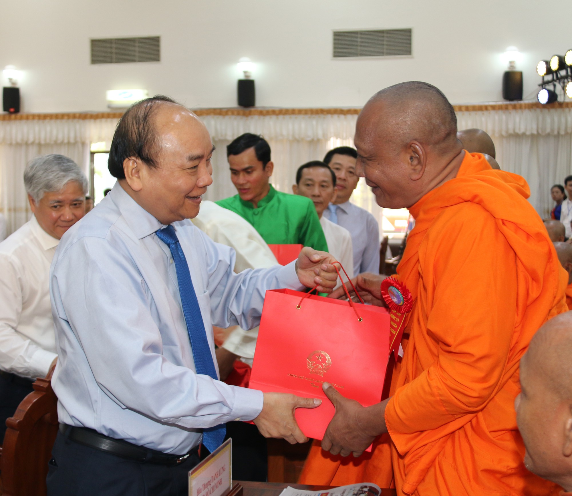 Thủ tướng k&ecirc;u gọi đồng b&agrave;o Khmer t&iacute;ch cực x&acirc;y dựng n&ocirc;ng th&ocirc;n mới - Ảnh 2.