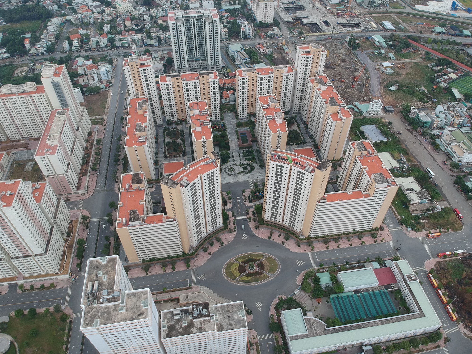 [Video Flycam] Hàng ngàn căn hộ tái định cư bỏ hoang ở TP HCM