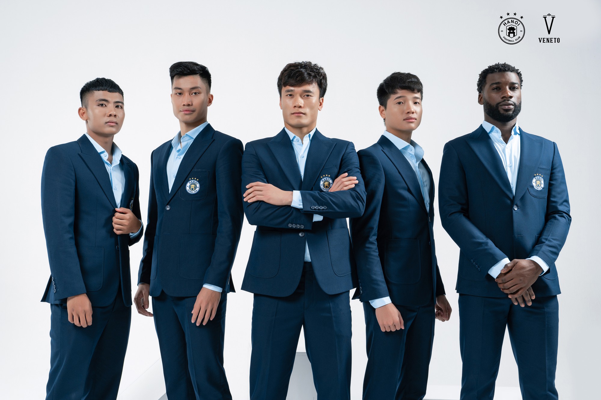 Chùm ảnh dàn soái ca Quang Hải, Duy Mạnh, Bùi Tiến Dũng bảnh bao diện vest dự V-League - Ảnh 4.