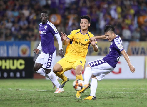 SLNA quật ng&atilde; đương kim v&ocirc; địch, dẫn đầu BXH V-League - Ảnh 1.
