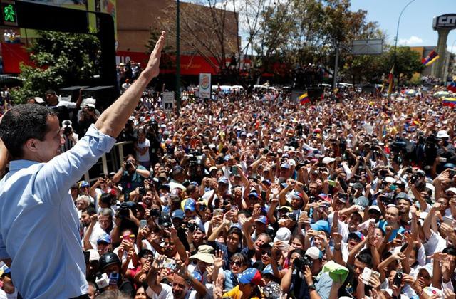 Venezuela: H&agrave;ng chục ng&agrave;n người biểu t&igrave;nh đ&ograve;i điện, nước - Ảnh 1.