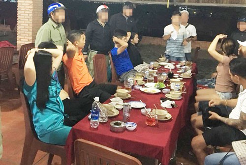 Khó quản dịch vụ đòi nợ
