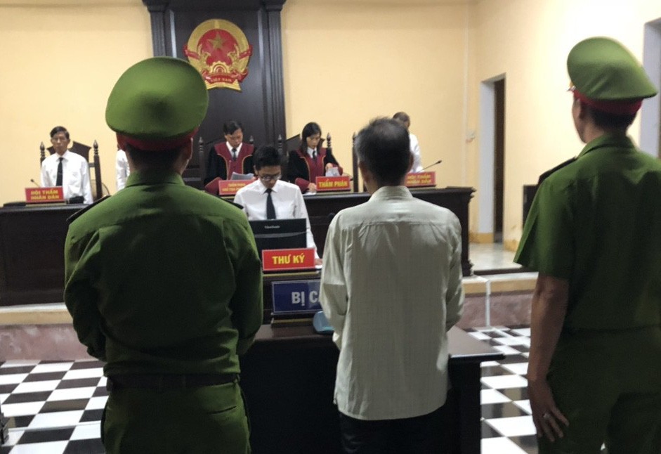 Kháng cáo, thầy giáo hiếp dâm học sinh bị tăng từ 24 năm lên chung thân