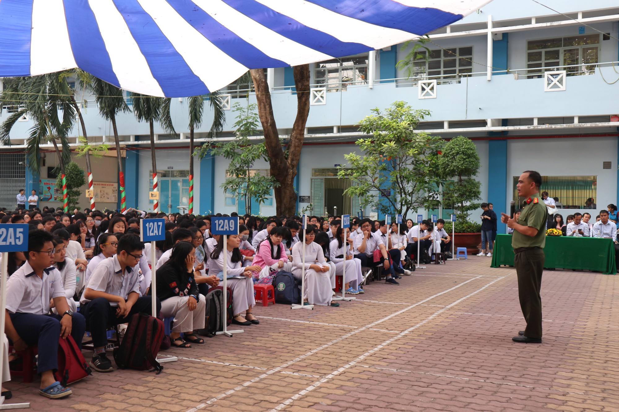 V&igrave; sao bạo lực học đường kh&ocirc;ng bị đưa ra &aacute;nh s&aacute;ng? - Ảnh 2.