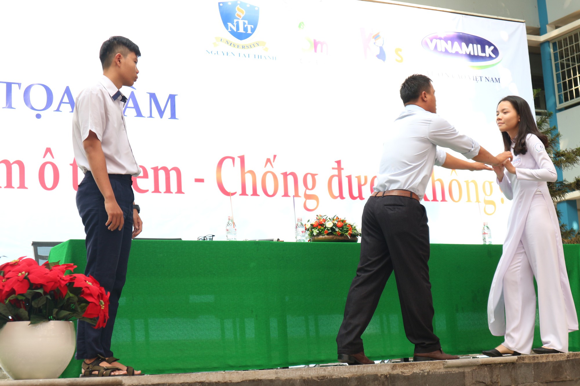 V&igrave; sao bạo lực học đường kh&ocirc;ng bị đưa ra &aacute;nh s&aacute;ng? - Ảnh 1.