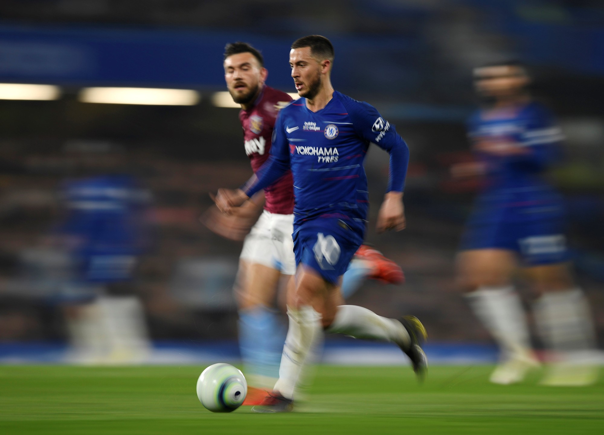 Hazard phủ nhận đến Real: Chiêu trò tăng lương hay tình nghĩa thật sự? - Ảnh 1.