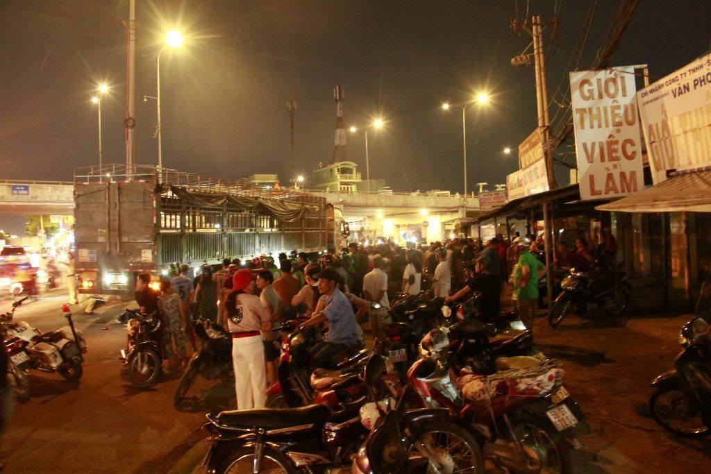 2 người tử vong dưới bánh xe đầu kéo tại nút giao "tử thần" ở TP HCM