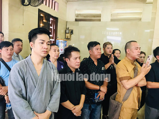 Mẹ nghệ sĩ Anh Vũ nhập viện cấp cứu khi chưa thấy mặt con - Ảnh 4.