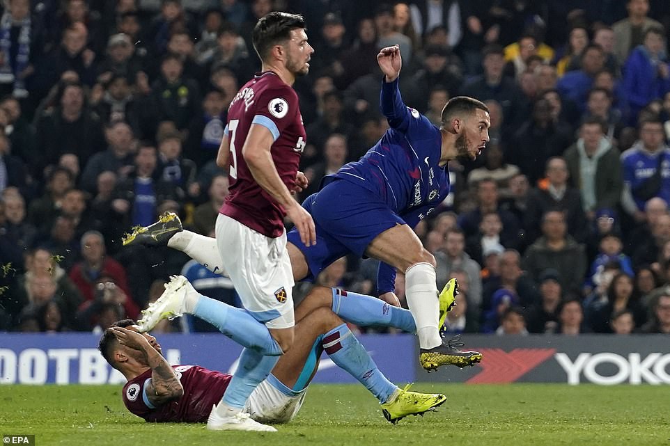Siêu phẩm trong 4,5 giây của Hazard đưa Chelsea bay vào tốp 3