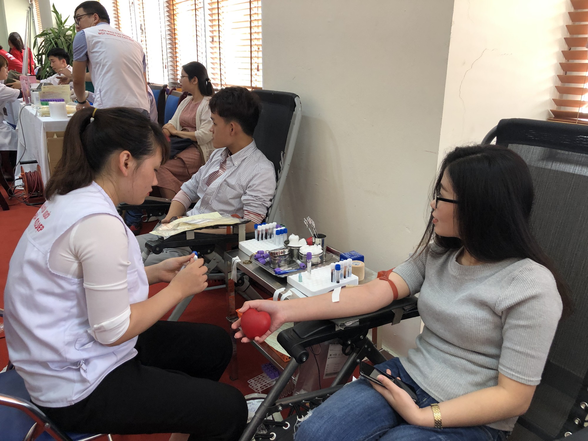 Bộ Y tế l&ecirc;n tiếng việc &ldquo;thiếu m&aacute;u sao đem đi xuất khẩu?&rdquo; - Ảnh 2.