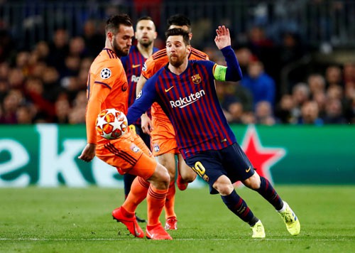 C&ocirc; lập Messi, M.U mới hạ được Barca - Ảnh 2.