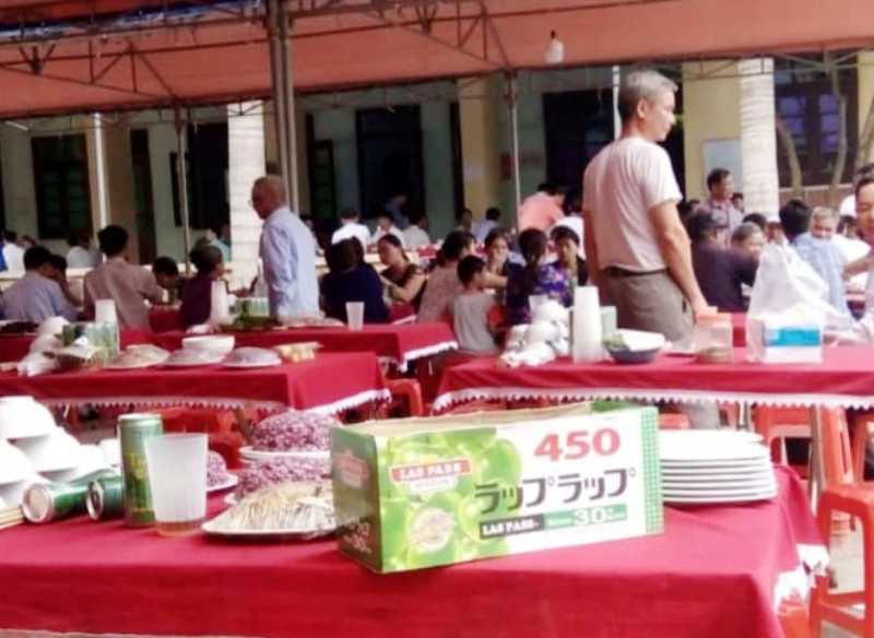 Về nghỉ hưu, hạt phó kiểm lâm mở tiệc tại trụ sở để "đoàn tụ gia đình"