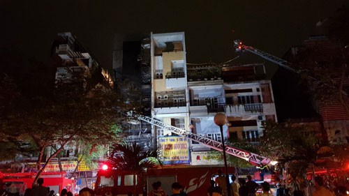 Chưa hết lo cháy nhà cao tầng