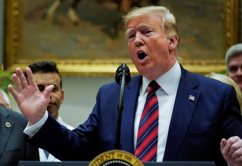 Tổng thống Trump răn đe Iran về sức mạnh của tàu chiến Mỹ