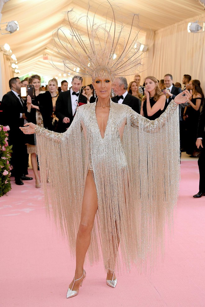 Danh ca Celine Dion chia sẻ bí quyết tự tin với mặt mộc