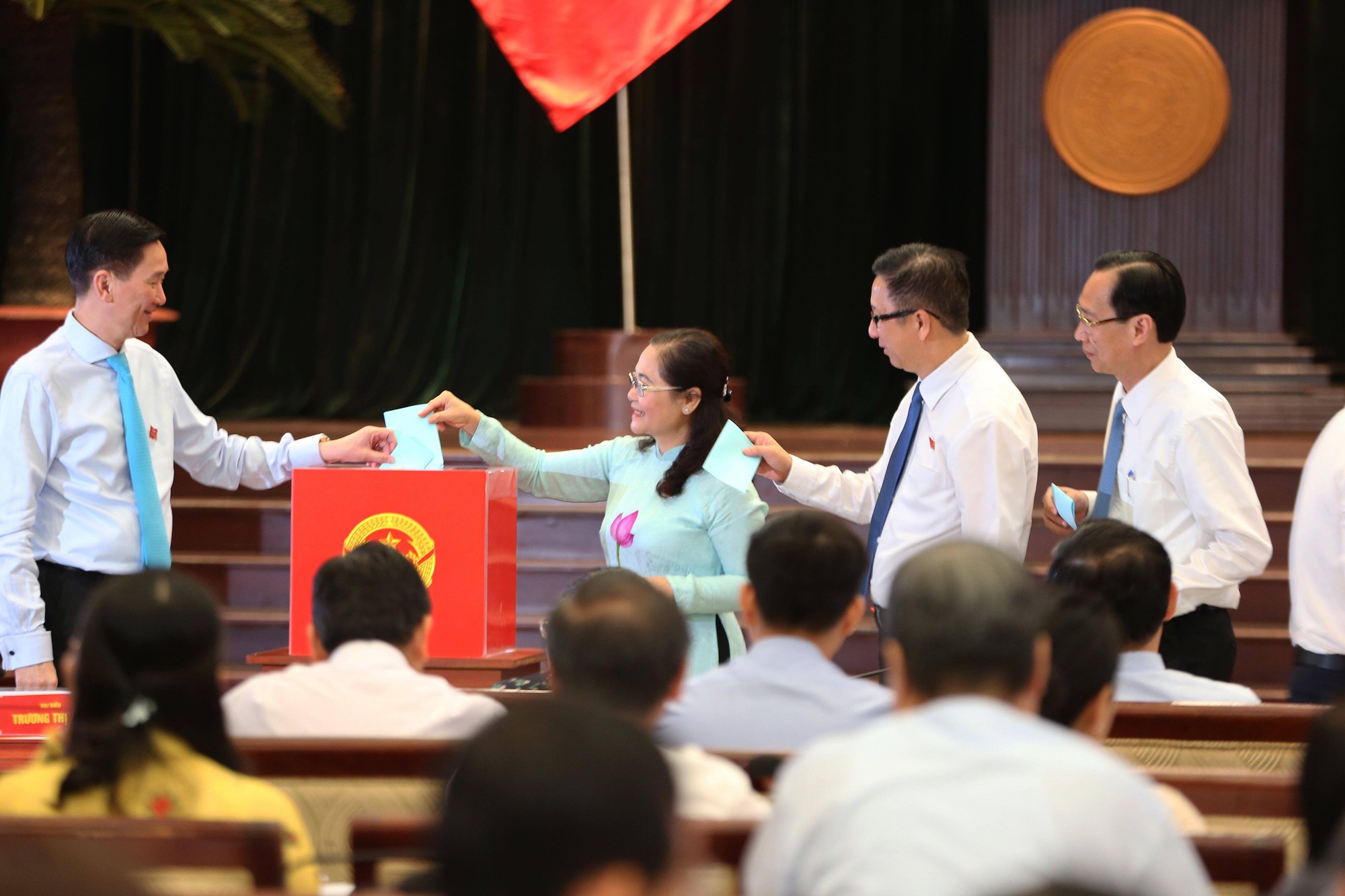 Thiếu tướng công an và Chánh Văn phòng UBND TP được bầu làm Phó Chủ tịch UBND TP HCM - Ảnh 2.
