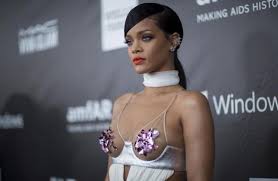 “Viên ngọc đen” Rihanna làm nên lịch sử thời trang