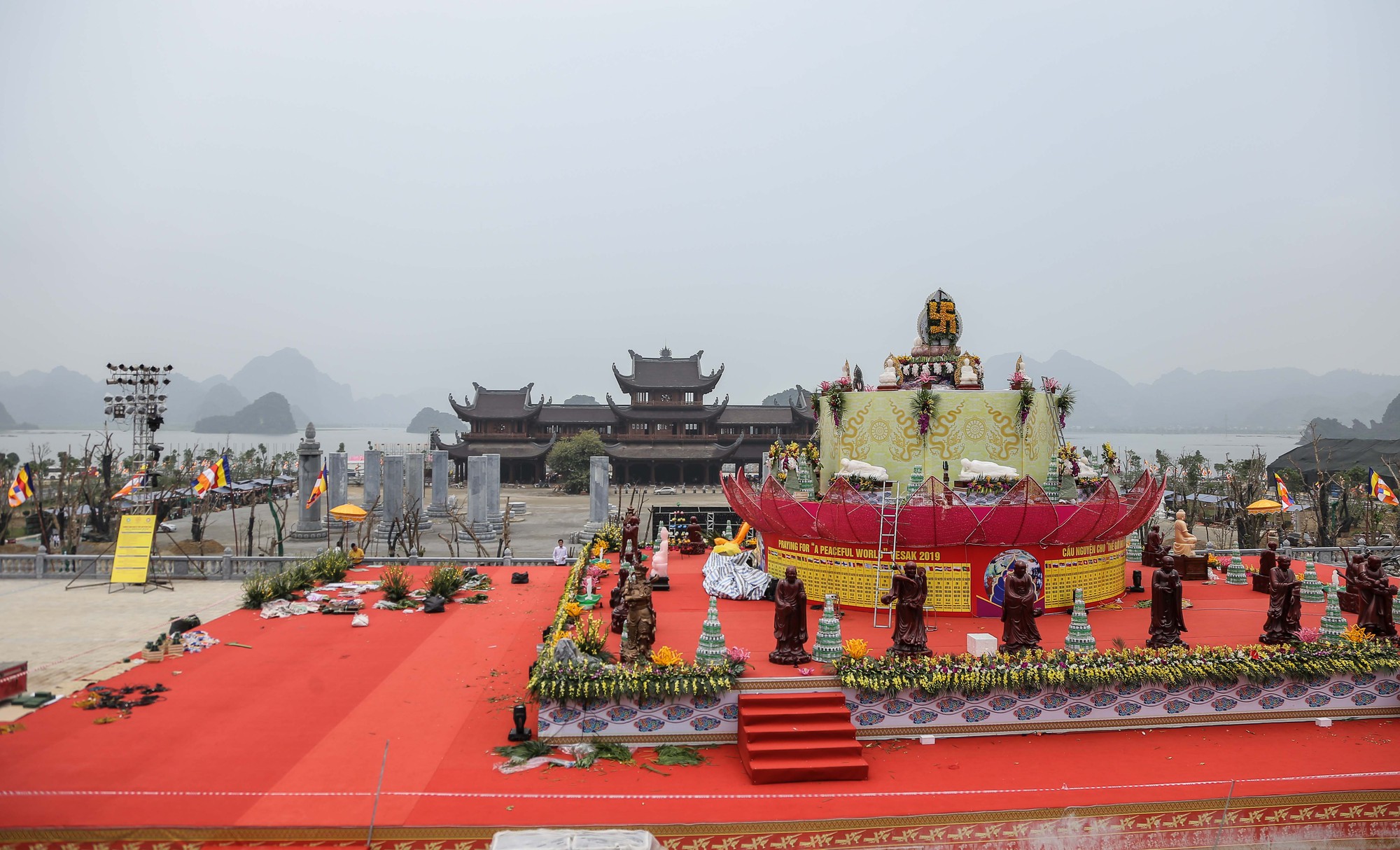 Cận cảnh Chùa Tam Chúc sẵn sàng cho đại lễ Phật đản Vesak 2019 - Ảnh 13.