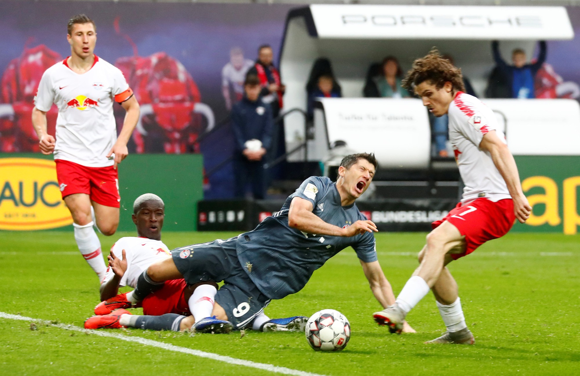 Bundesliga: Hấp dẫn đến giọt cuối c&ugrave;ng - Ảnh 1.