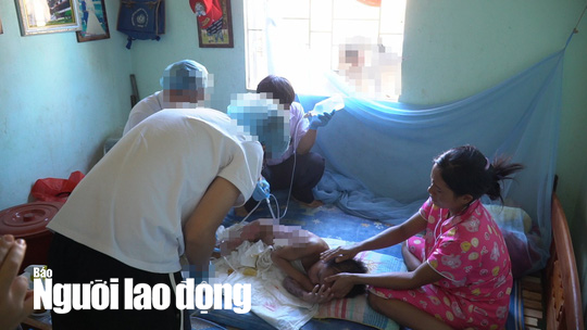 Vụ b&aacute;c sĩ năn nỉ được cứu chữa ch&aacute;u b&eacute; phỏng nặng: A Huy&ecirc;n đ&atilde; b&igrave;nh phục, xuất viện - Ảnh 2.
