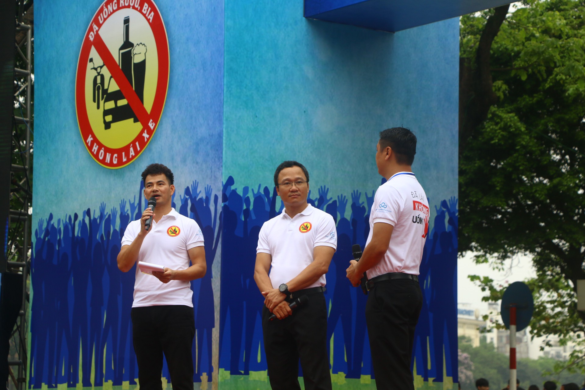 Ph&oacute; Thủ tướng c&ugrave;ng hơn 8 ng&agrave;n người đi bộ k&ecirc;u gọi Đ&atilde; uống rượu bia - Kh&ocirc;ng l&aacute;i xe - Ảnh 5.