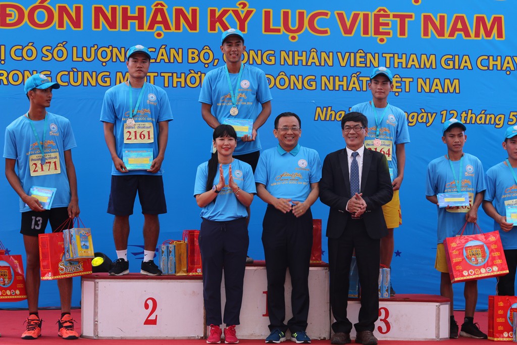 Giải việt d&atilde; 2.222 người của Yến s&agrave;o Kh&aacute;nh H&ograve;a lập kỷ lục Việt Nam - Ảnh 9.