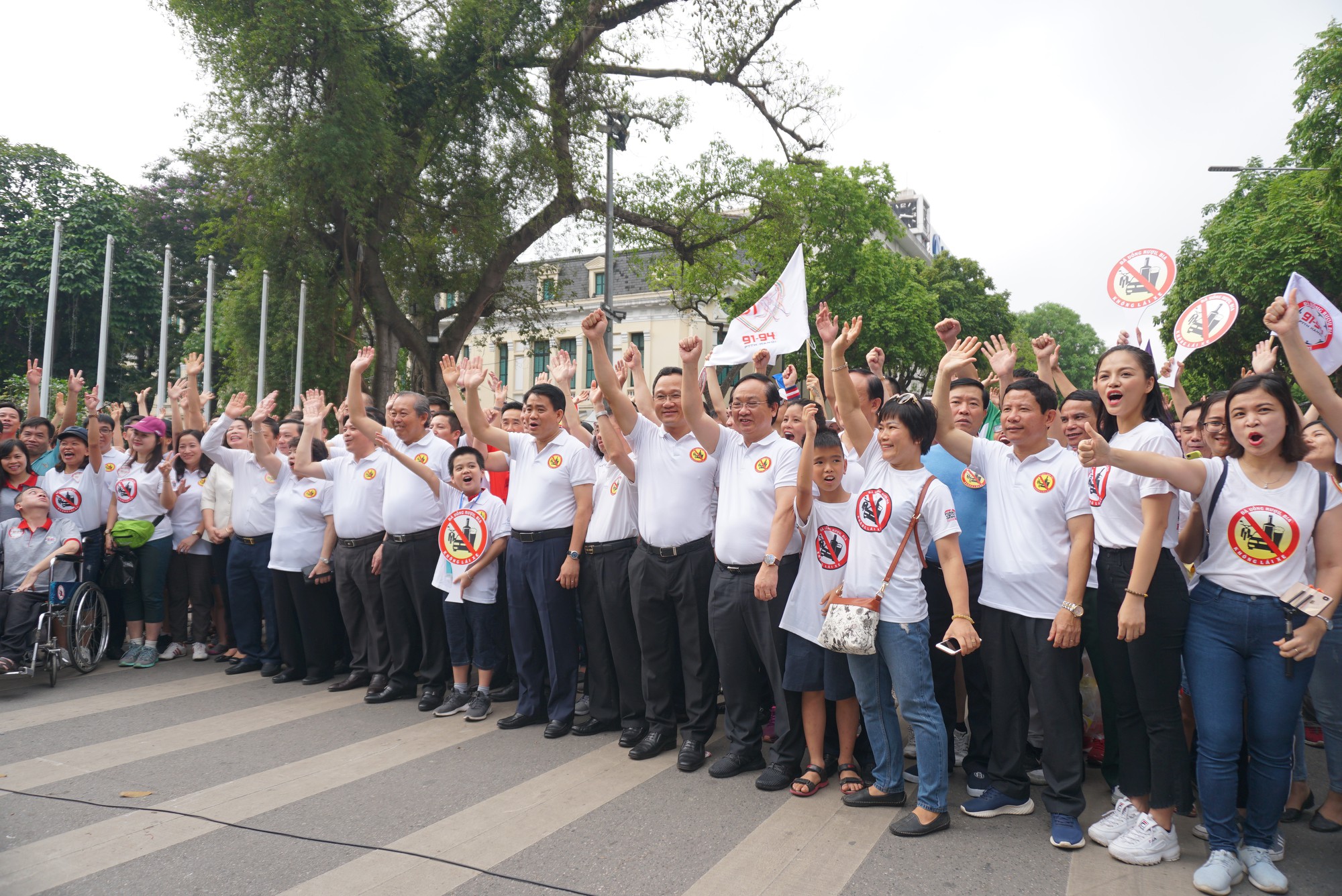 Ph&oacute; Thủ tướng c&ugrave;ng hơn 8 ng&agrave;n người đi bộ k&ecirc;u gọi Đ&atilde; uống rượu bia - Kh&ocirc;ng l&aacute;i xe - Ảnh 2.