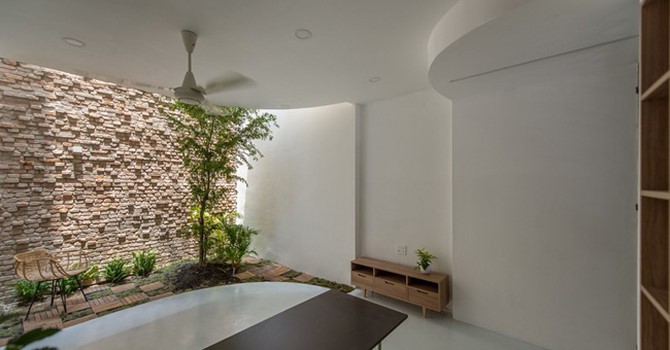 Nh&agrave; phố tr&agrave;n ngập &aacute;nh s&aacute;ng nhờ c&oacute; s&acirc;n sau - Ảnh 1.