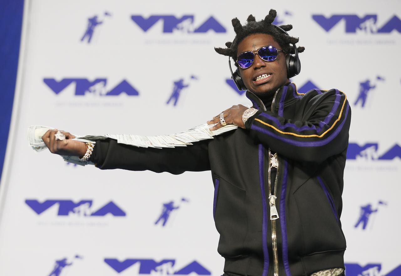 Kodak Black - rapper từng dùng tiền che mặt lại bị bắt - Ảnh 1.