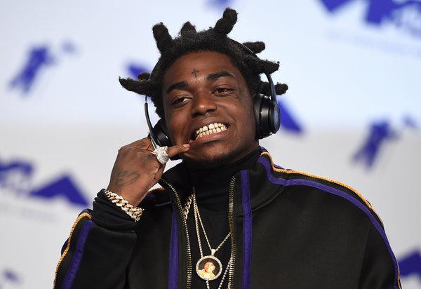 Kodak Black - rapper từng dùng tiền che mặt lại bị bắt