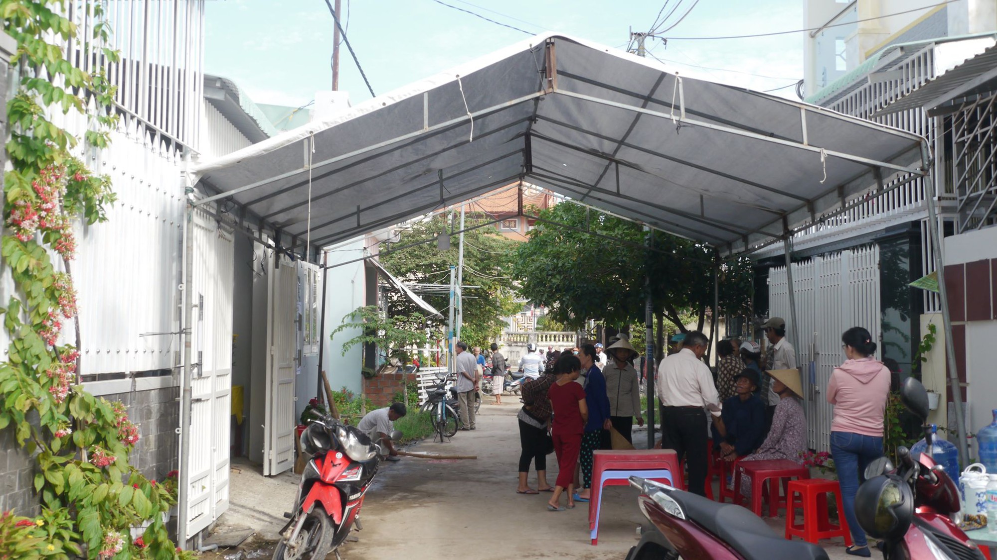 Vợ chồng hưu trí chết bất thường trong ngôi nhà khóa trái cửa