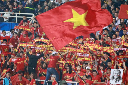Hành trình hát vì đội tuyển: Chờ đợi gì ở livestream đầu tiên?
