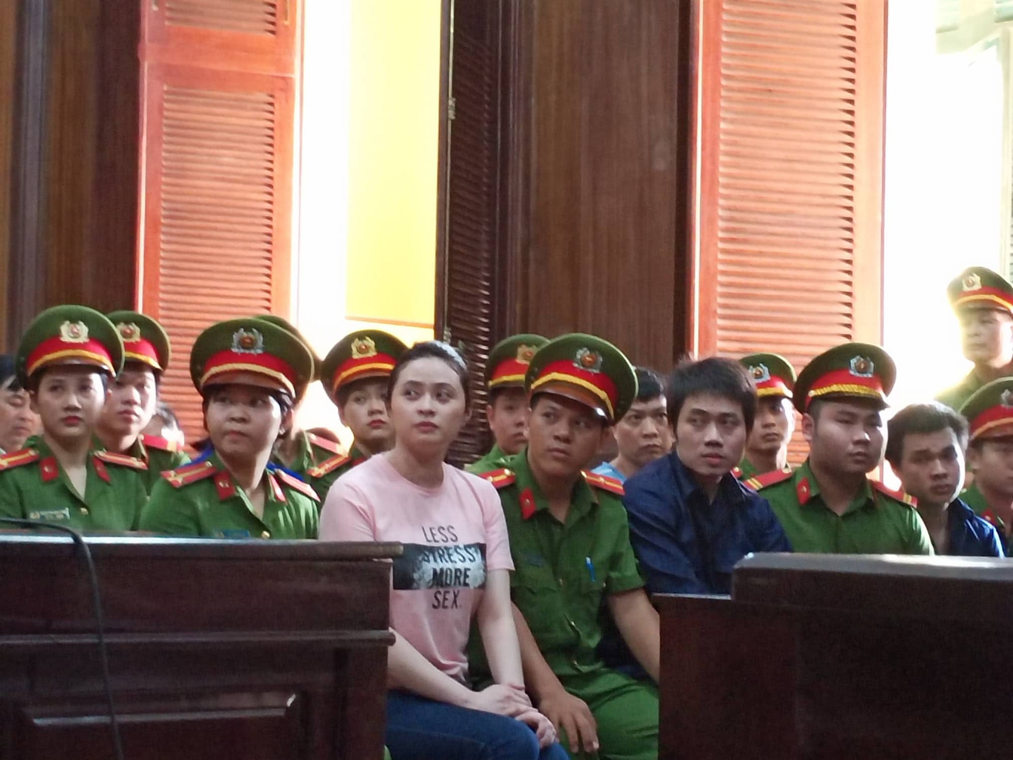 T&ograve;a bất ngờ ho&atilde;ng tuy&ecirc;n vụ Văn K&iacute;nh Dương, quay lại phần x&eacute;t hỏi - Ảnh 2.