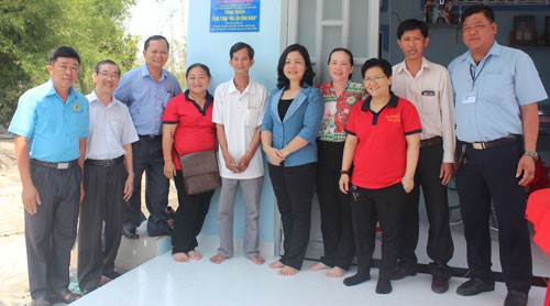 Trao mái ấm cho đoàn viên khó khăn