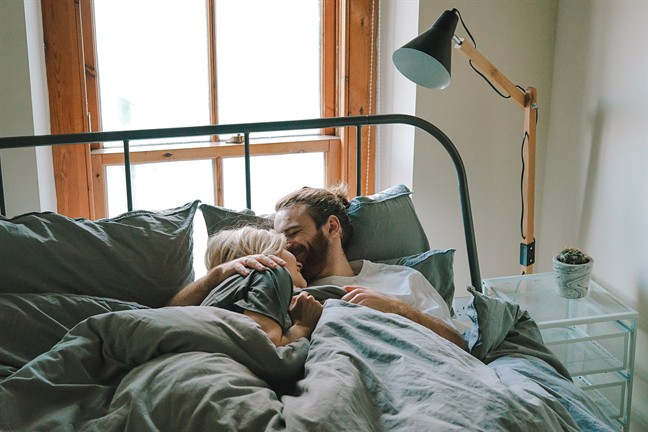 Y&ecirc;u người trẻ c&oacute; g&igrave; hay, y&ecirc;u người gi&agrave; c&oacute; g&igrave; hay? - Ảnh 3.