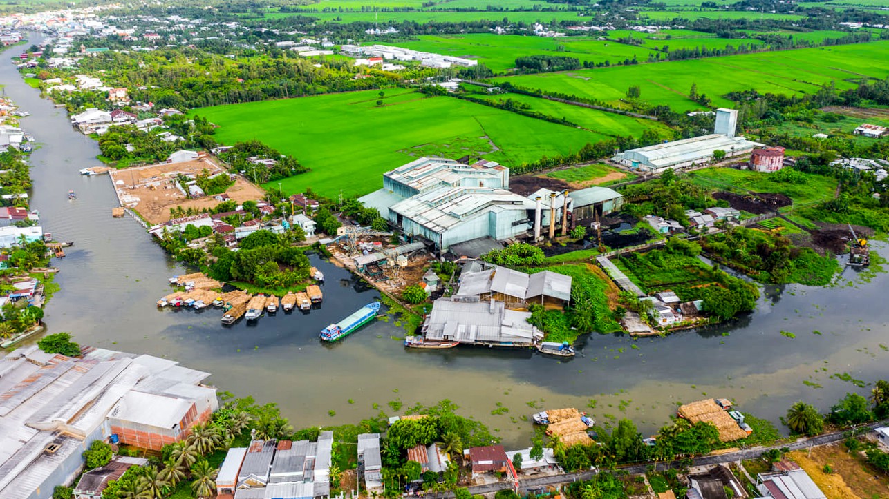 Một nh&agrave; m&aacute;y đường ở Hậu Giang l&agrave; thủ phạm khiến nước đen, c&aacute; chết h&agrave;ng loạt - Ảnh 1.