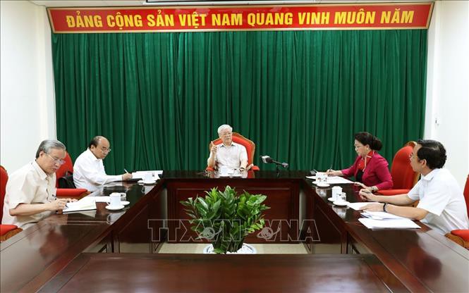 Tổng B&iacute; thư, Chủ tịch nước Nguyễn Ph&uacute; Trọng chủ tr&igrave; họp l&atilde;nh đạo chủ chốt - Ảnh 2.