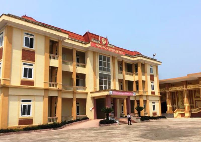 Xôn xao thông tin bí thư xã và nữ cán bộ xã vào công sở trong buổi tối