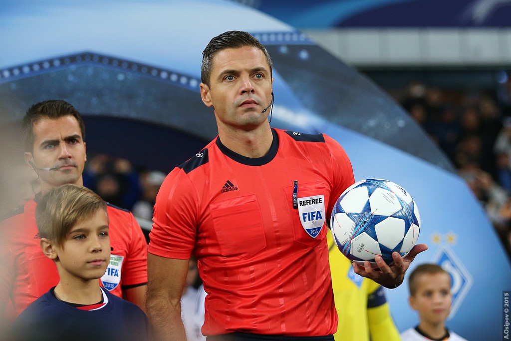 Vua &aacute;o đen thổi trận chung kết Champions League c&oacute; g&igrave; đặc biệt? - Ảnh 1.