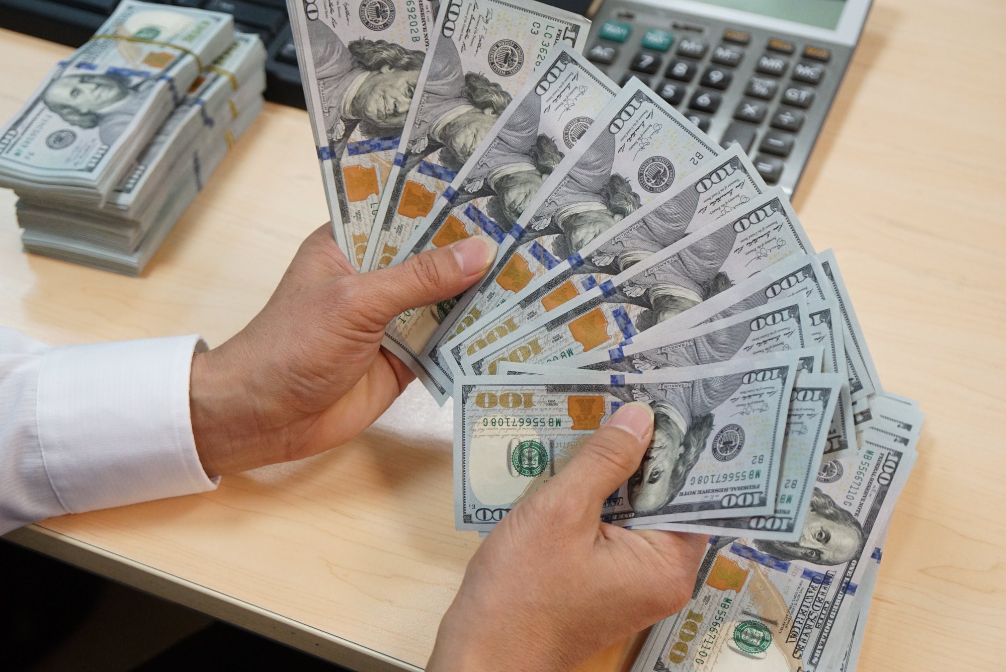 Giá USD tự do và ngân hàng đồng loạt tăng