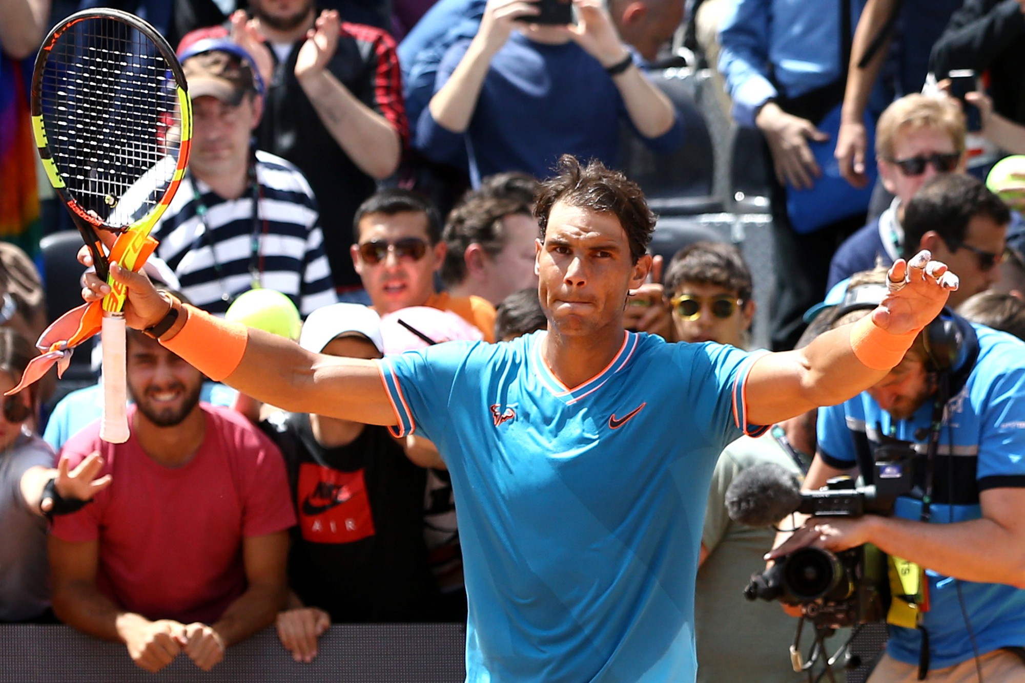 Federer khởi đầu su&ocirc;n sẻ ở Rome Open 2019, Nadal cũng chẳng k&eacute;m cạnh - Ảnh 4.