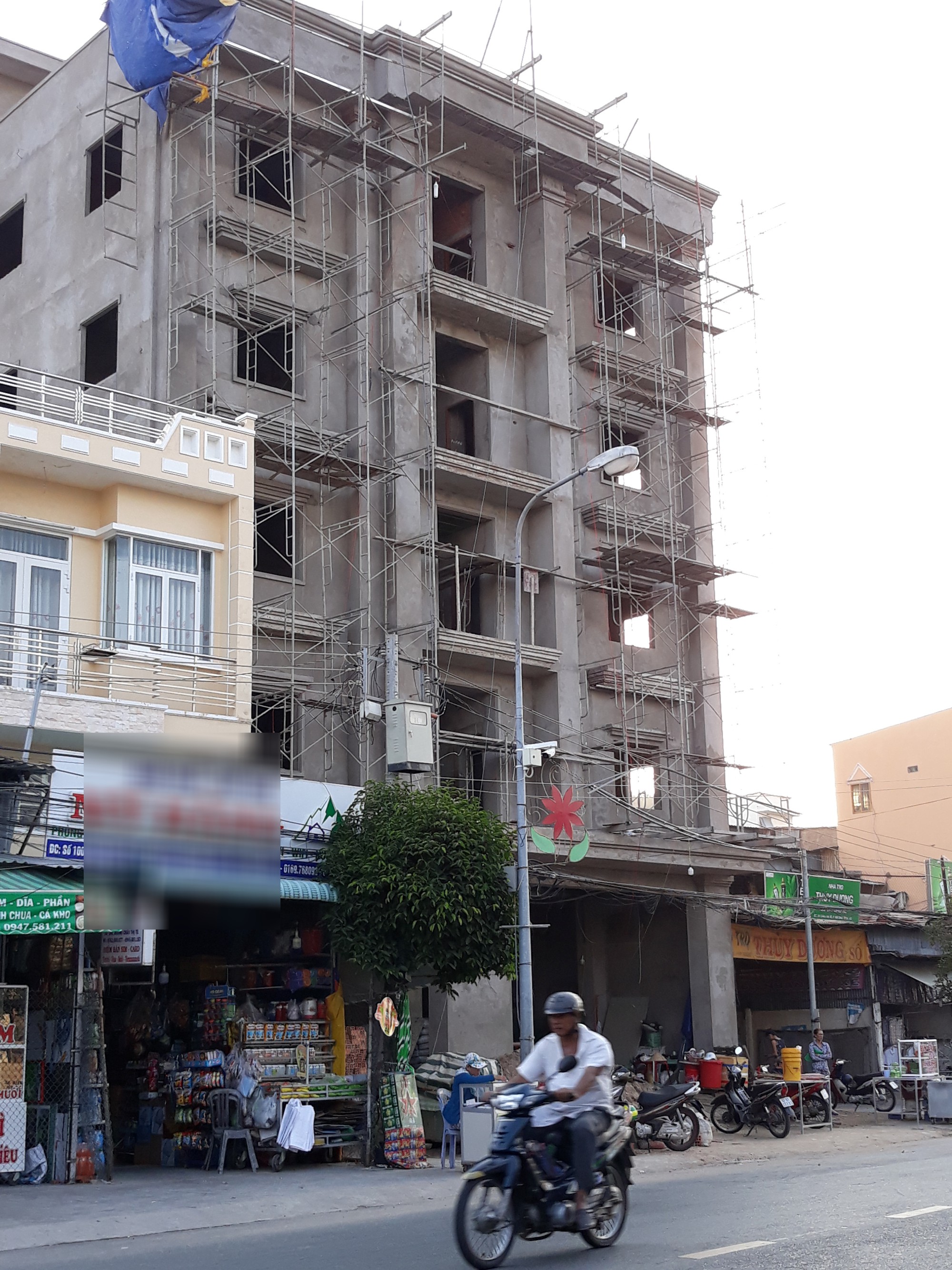 Buộc cắt tầng căn nhà có 3 công nhân té tử vong ở núi Sam
