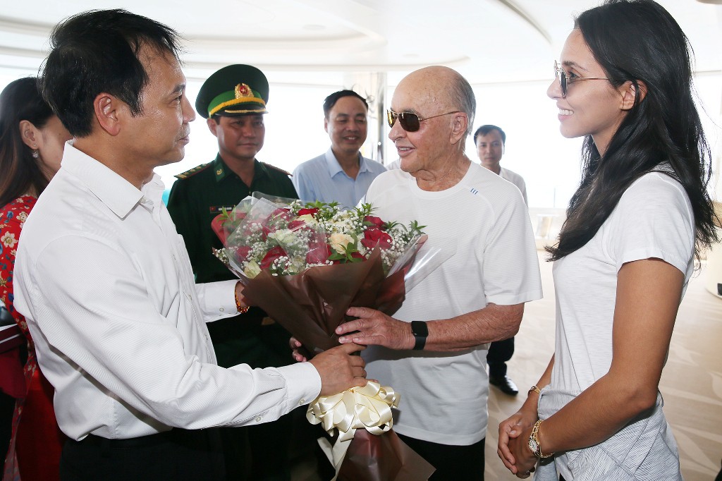 Tỉ ph&uacute; Joe Lewis ấn tượng với Cảng t&agrave;u kh&aacute;ch quốc tế Hạ Long - Ảnh 3.