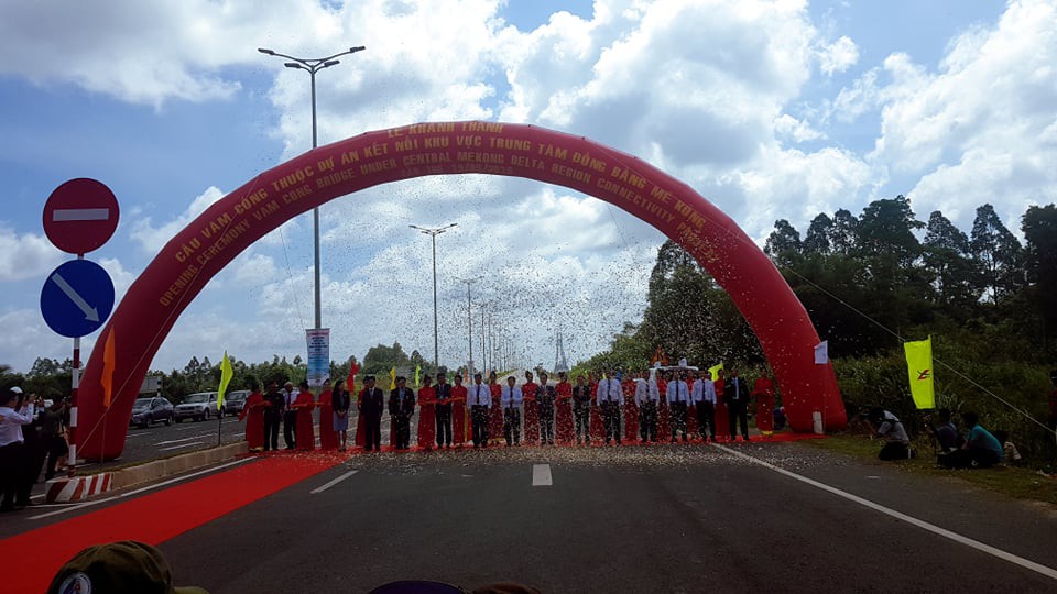 Cầu V&agrave;m Cống bắc qua s&ocirc;ng Hậu ch&iacute;nh thức được kh&aacute;nh th&agrave;nh - Ảnh 12.