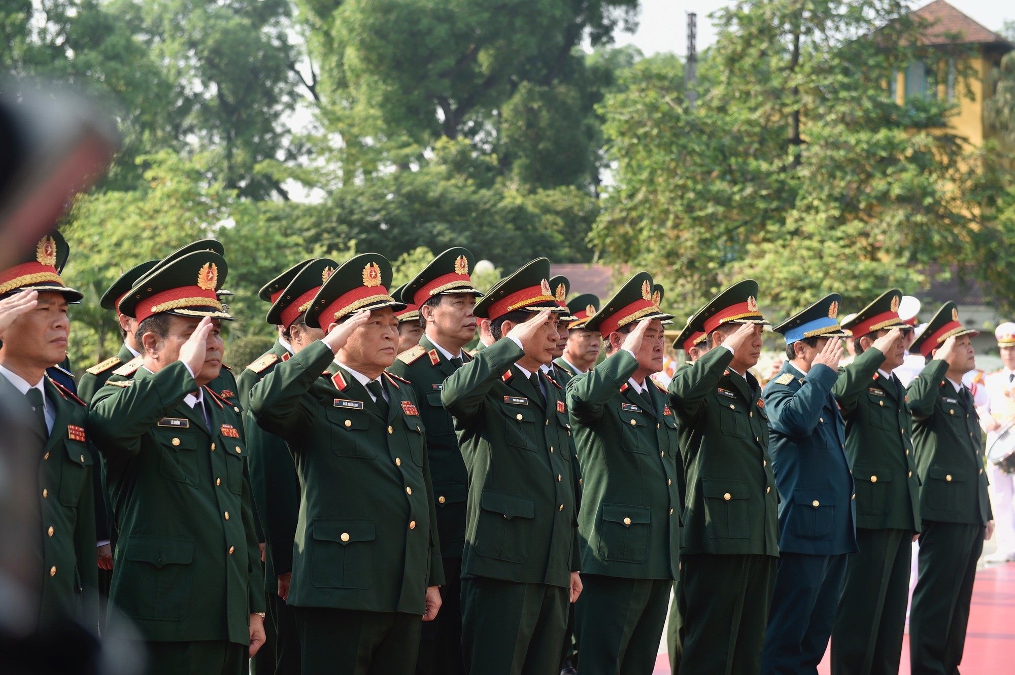 L&atilde;nh đạo Đảng, Nh&agrave; nước v&agrave;o Lăng viếng Chủ tịch Hồ Ch&iacute; Minh - Ảnh 4.